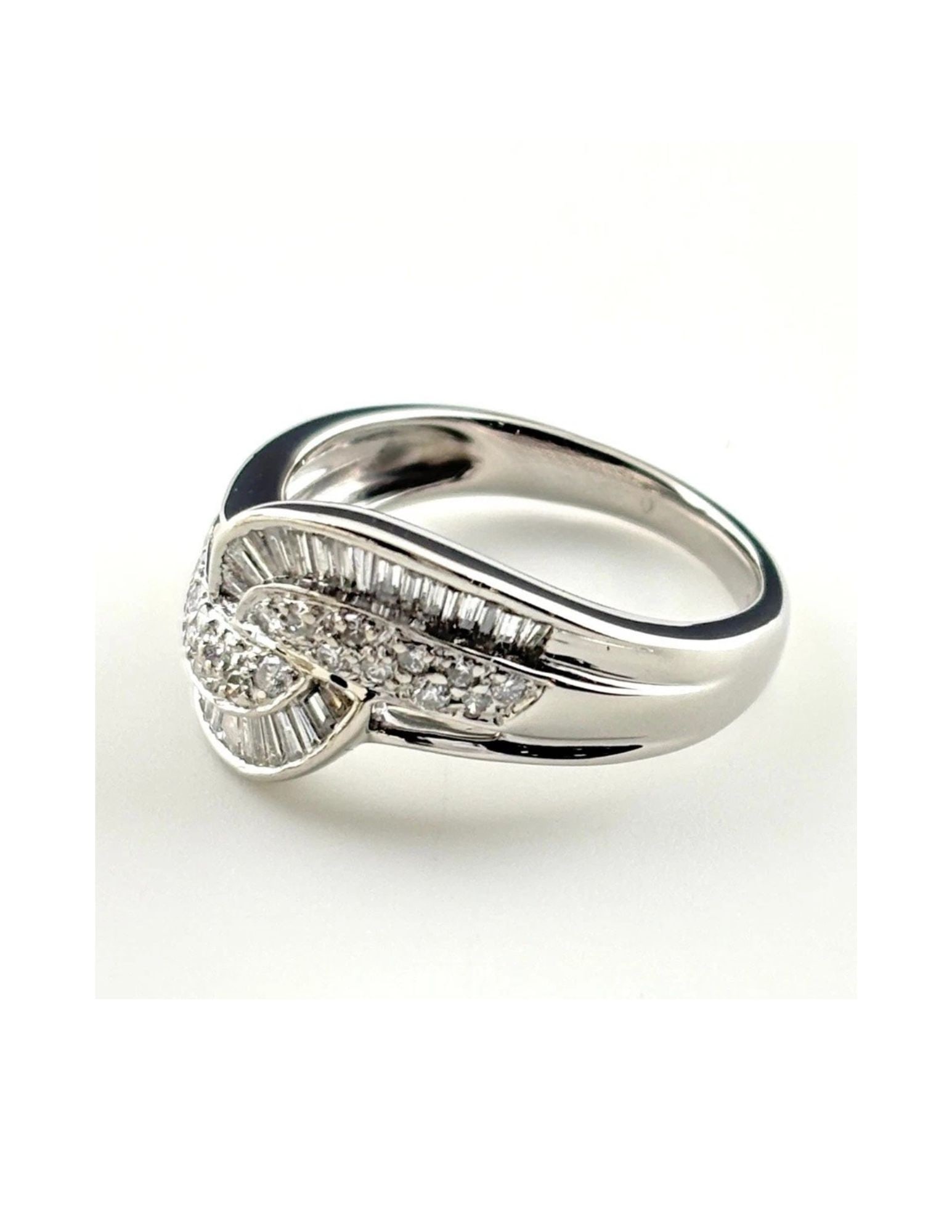 MELEE DIAMOND DESIGN RING PLATINUM RING PT900 DIAMOND: Melee Diamond Design Ring Platinum Ring Pt900 Diamond Brand: Unbranded Type/Style: Ring Material: Pt900, Main Stone Natural Color: None Size: US5.5 to 6 Accessories: None Accessories Notice: When