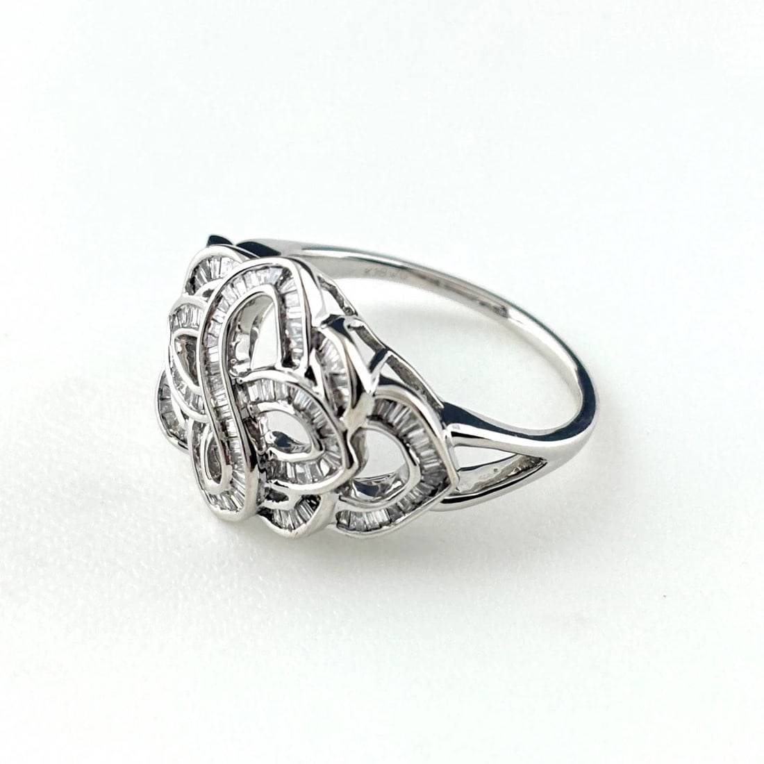 MELEE DIAMOND DESIGN RING WG RING 18K: Melee Diamond Design Ring Wg Ring 18K Brand: Unbranded Type/Style: Ring Material: 18K WG, Main Stone Natural Color: WG Size: US7.5 to 8 Accessories: None Accessories Notice: When purchasing pre-owned