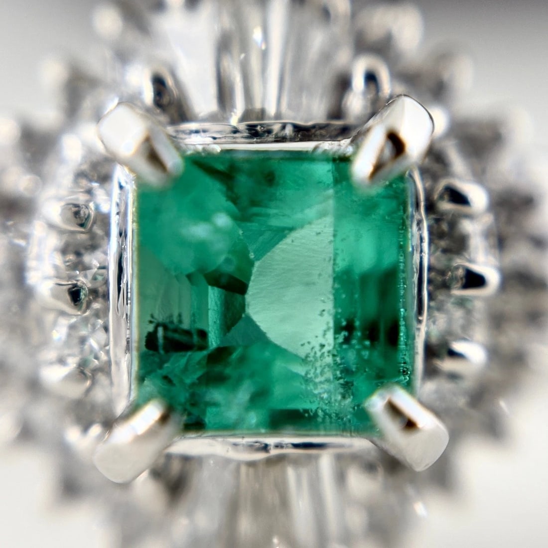 EMERALD DESIGN RING PLATINUM MELEE RING - 2
