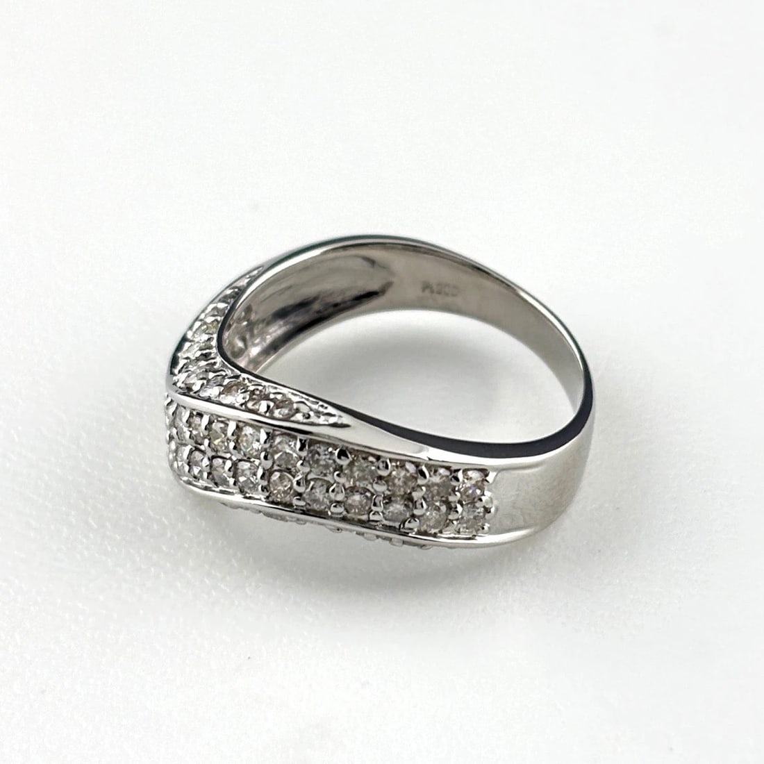 MELEE DIAMOND PLATINUM RING PT900 DIAMOND: Melee Diamond Platinum Ring Pt900 Diamond Brand: Unbranded Type/Style: Ring Material: Pt900, Main Stone Natural Color: None Size: US8.5 Accessories: None Accessories Notice: When purchasing pre-owned