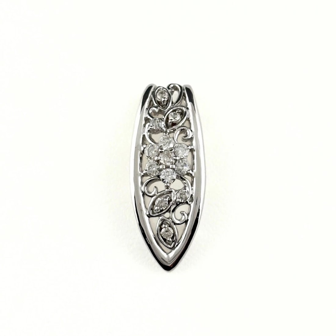 MELEE DIAMOND PENDANT HEAD WG 18K: Melee Diamond Pendant Head Wg 18K Brand: Unbranded Type/Style: Pendant Head Material: 18K WG, Main Stone Natural Color: WG Size: 27.5x10.7mm(1.1") Accessories: None Accessories Notice: When
