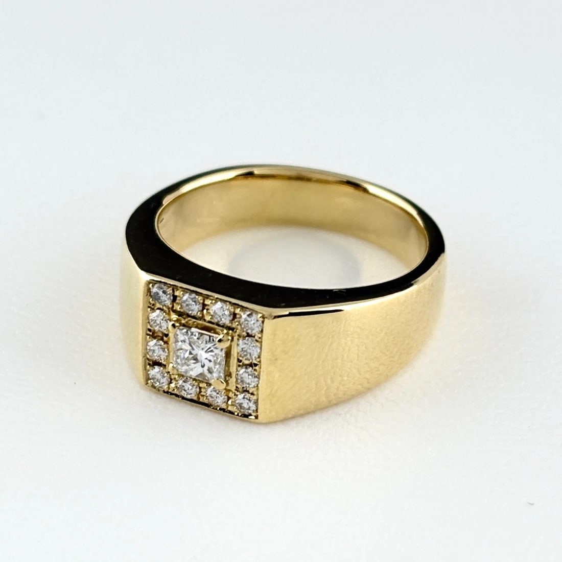 TASAKI MELEE DIAMOND RING YG RING: Tasaki Melee Diamond Ring Yg Ring Brand: TASAKI Type/Style: Ring Material: 18K YG, Main Stone Natural Color: YG Size: US6.5 Accessories: None Accessories Notice: When purchasing pre-owned goods,