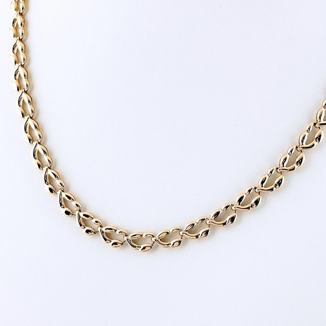 POLA YG NECKLACE 750: Pola Yg Necklace 750 Brand: POLA Type/Style: Necklace Material: 750YG, Main Stone Natural Color: YG Size: 41cm(16.1") Accessories: None Accessories Notice: When purchasing pre-owned goods, please