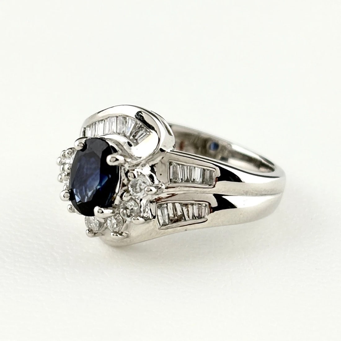 SAPPHIRE DESIGN RING PLATINUM MELEE DIAMOND RING: Sapphire Design Ring Platinum Melee Diamond Ring Brand: Unbranded Type/Style: Ring Material: Pt900, Main Stone Sapphire /Secondary Stone:Natural Color: None Size: US5 Accessories: None Accessories