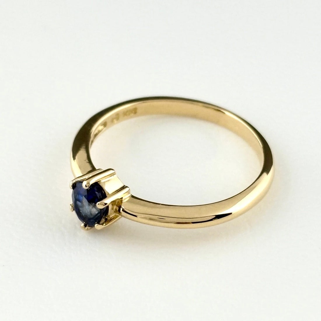 TASAKI SAPPHIRE RING YG 18K: Tasaki Sapphire Ring Yg 18K Brand: TASAKI Type/Style: Ring Material: 18K YG, Main Stone Sapphire /Secondary Stone:Natural Color: YG Size: US5.5 to 6 Accessories: None Accessories Notice: When