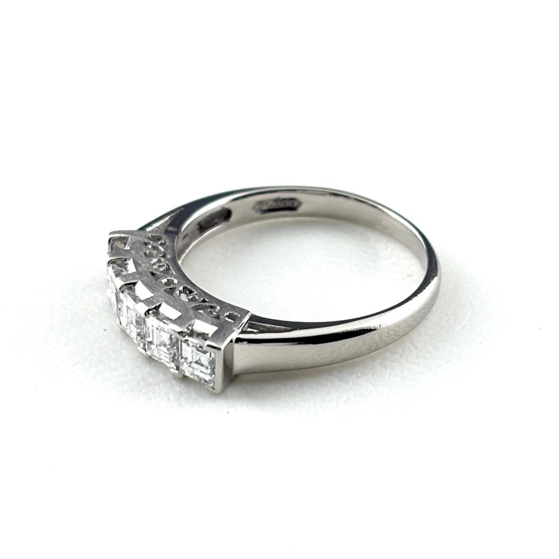 MELEE DIAMOND DESIGN RING PLATINUM RING: Melee Diamond Design Ring Platinum Ring Brand: Unbranded Type/Style: Ring Material: Pt900, Main Stone Natural Color: None Size: US5.5 to 6 Accessories: None Accessories Notice: When purchasing