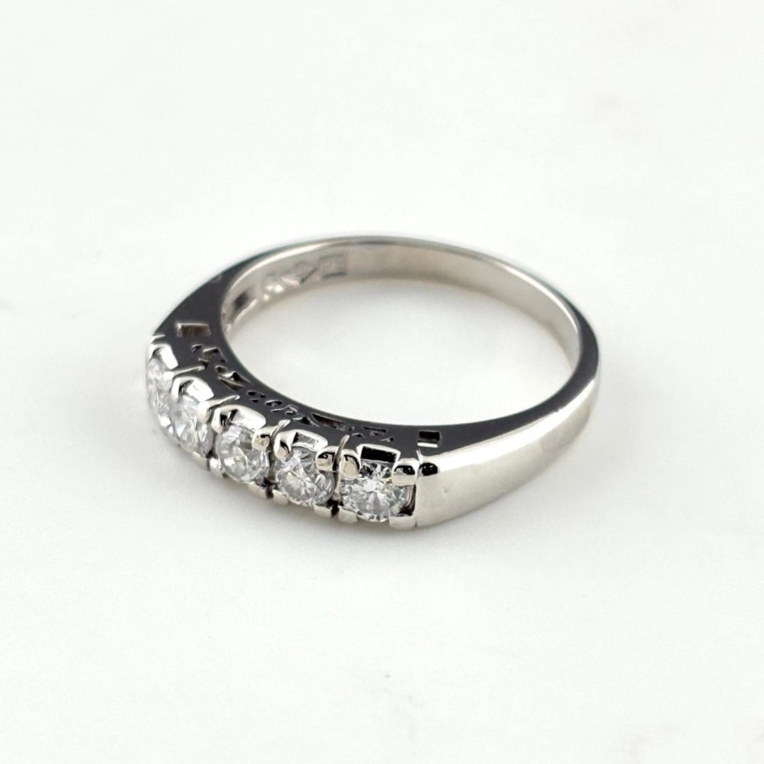 MELEE DIAMOND DESIGN RING PLATINUM RING PT850 DIAMOND: Melee Diamond Design Ring Platinum Ring Pt850 Diamond Brand: Unbranded Type/Style: Ring Material: Pt850, Main Stone Natural Color: None Size: US6 to 6.5 Accessories: None Accessories Notice: When