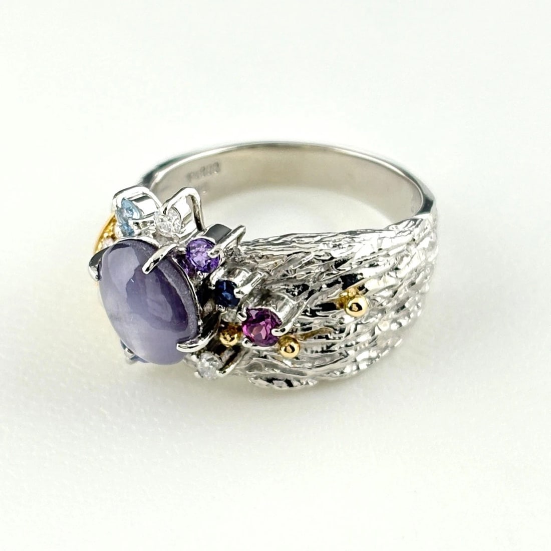 IWAKURA KOJI STAR SAPPHIRE DESIGN RING PLATINUM YG: Iwakura Koji Star Sapphire Design Ring Platinum Yg Brand: IWAKURA KOJI Type/Style: Ring Material: Pt900, Main Stone Sapphire /Secondary Stone:Natural Color: None Size: US6.5 Accessories: None
