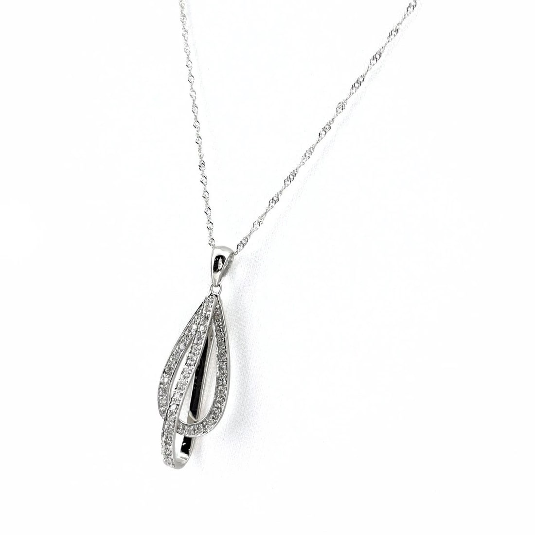 MELEE DIAMOND DESIGN NECKLACE WG PENDANT NECKLACE: Melee Diamond Design Necklace Wg Pendant Necklace Brand: Unbranded Type/Style: Necklace Material: 18K WG, Main Stone Natural Color: WG Size: 33.1x11.0mm(1.3") Accessories: None Accessories Notice: