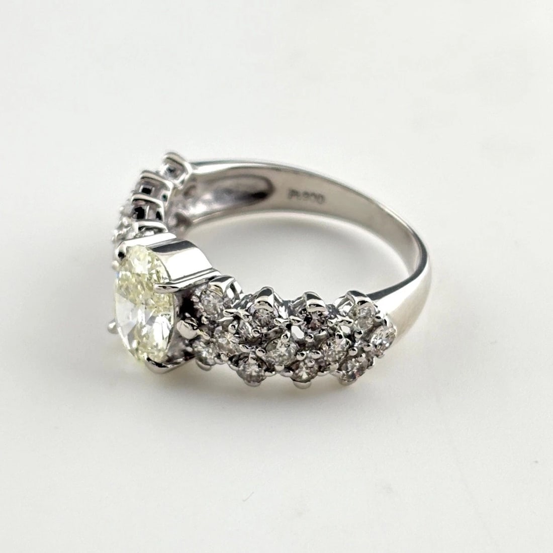 DIAMOND DESIGN RING PLATINUM MELEE DIAMOND RING: Diamond Design Ring Platinum Melee Diamond Ring Brand: Unbranded Type/Style: Ring Material: Pt900, Main Stone Natural Color: None Size: US7.5 to 8 Accessories: None Accessories Notice: Whe