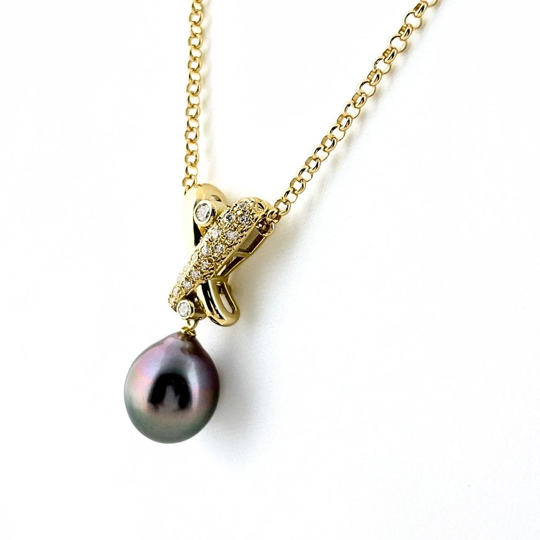 PEARL DESIGN NECKLACE YG PENDANT PEARL NECKLACE: Pearl Design Necklace Yg Pendant Pearl Necklace Brand: Unbranded Type/Style: Necklace Material: 18K YG, Main Stone Pearl /Secondary Stone:Natural Color: YG Size: 31.9x12.6mm(1.3") Accessories: None