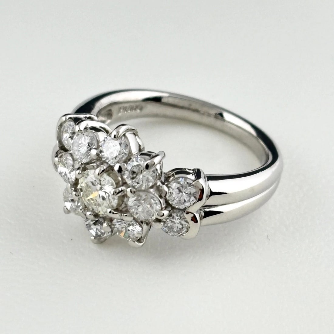 FLOWER MOTIF DESIGN RING PLATINUM MELEE DIAMOND RING: Flower Motif Design Ring Platinum Melee Diamond Ring Brand: Unbranded Type/Style: Ring Material: Pt900, Main Stone Natural Color: None Size: US6 Accessories: None Accessories Notice: When