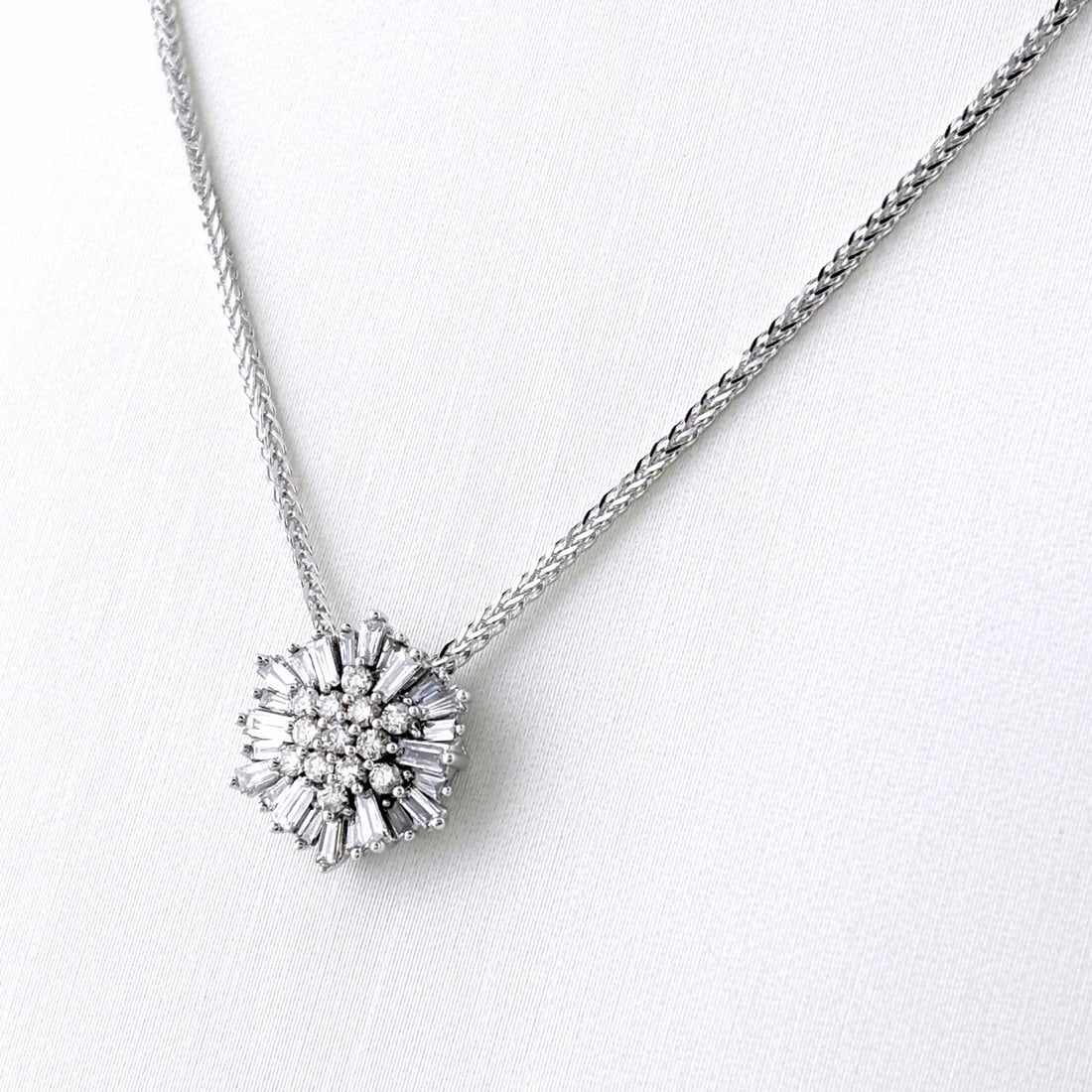 MELEE DIAMOND DESIGN NECKLACE WG PENDANT NECKLACE: Melee Diamond Design Necklace Wg Pendant Necklace Brand: Unbranded Type/Style: Necklace Material: 18K WG, Main Stone Natural Color: WG Size: 11.0x11.2mm(0.4") Accessories: None Accessories Notice: