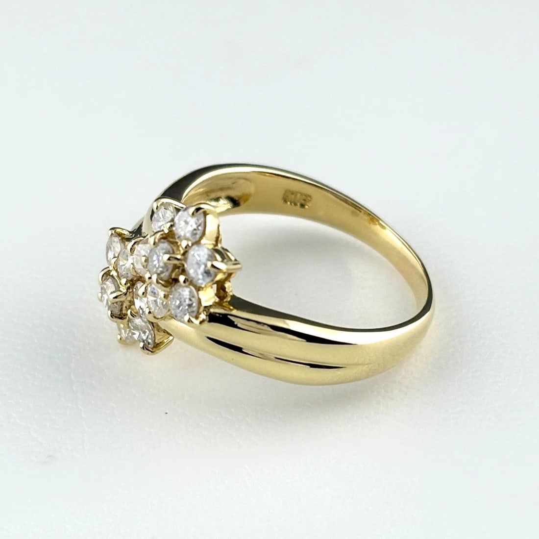FLOWER MOTIF DESIGN RING YG MELEE DIAMOND FLOWER RING: Flower Motif Design Ring Yg Melee Diamond Flower Ring Brand: Unbranded Type/Style: Ring Material: 18K YG, Main Stone Natural Color: YG Size: US7 to 7.5 Accessories: None Accessories Notice: When