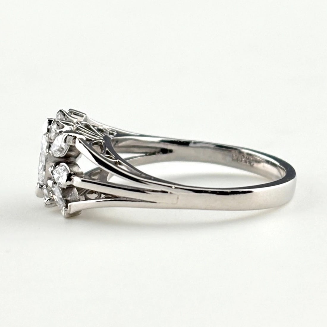 DIAMOND DESIGN RING PLATINUM MELEE DIAMOND RING PT900: Diamond Design Ring Platinum Melee Diamond Ring Pt900 Brand: Unbranded Type/Style: Ring Material: Pt900, Main Stone Natural Color: None Size: US6.5 to 7 Accessories: None Accessories Notice: When