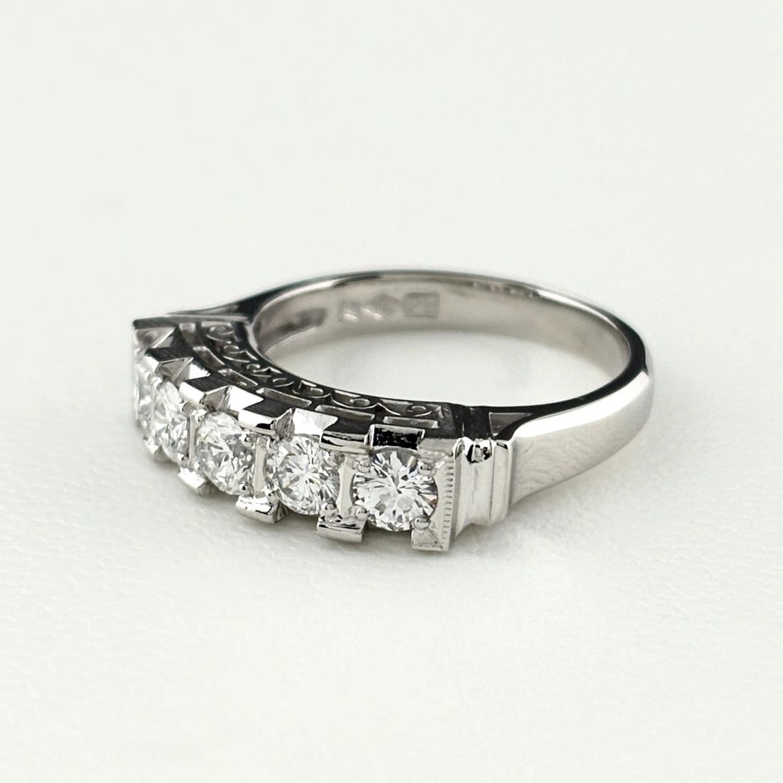 MELEE DIAMOND DESIGN RING PLATINUM RING PT900 DIAMOND: Melee Diamond Design Ring Platinum Ring Pt900 Diamond Brand: Unbranded Type/Style: Ring Material: Pt900, Main Stone Natural Color: None Size: US5.5 Accessories: None Accessories Notice: When