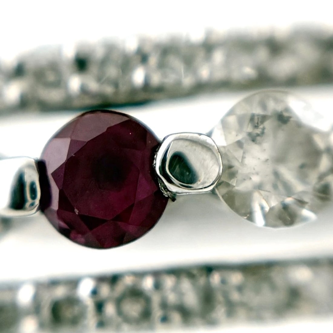 RUBY DESIGN RING WG MELEE DIAMOND RING 18K - 2