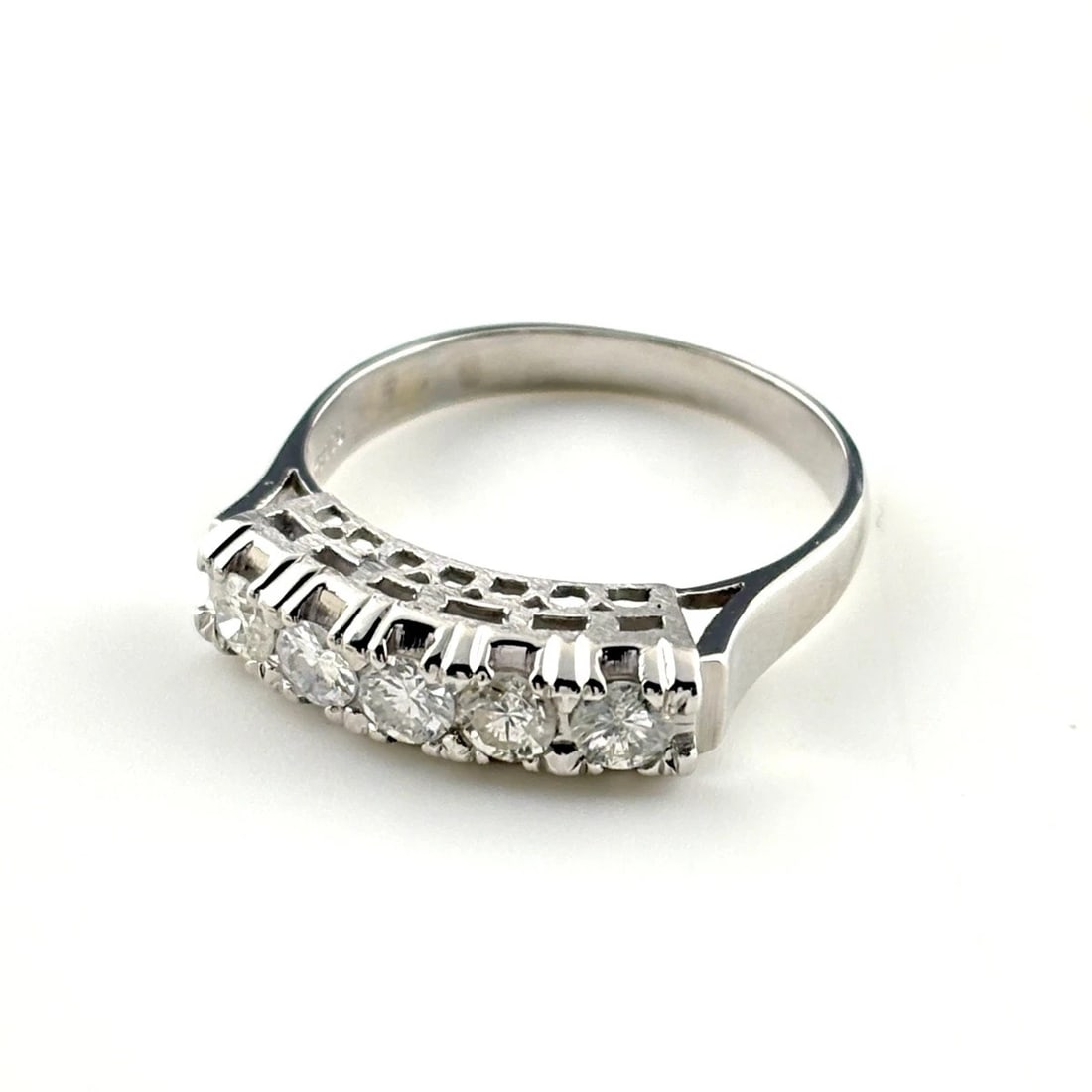 MELEE DIAMOND DESIGN RING PLATINUM RING PT900 DIAMOND: Melee Diamond Design Ring Platinum Ring Pt900 Diamond Brand: Unbranded Type/Style: Ring Material: Pt900, Main Stone Natural Color: None Size: US6 Accessories: None Accessories Notice: When purchasing
