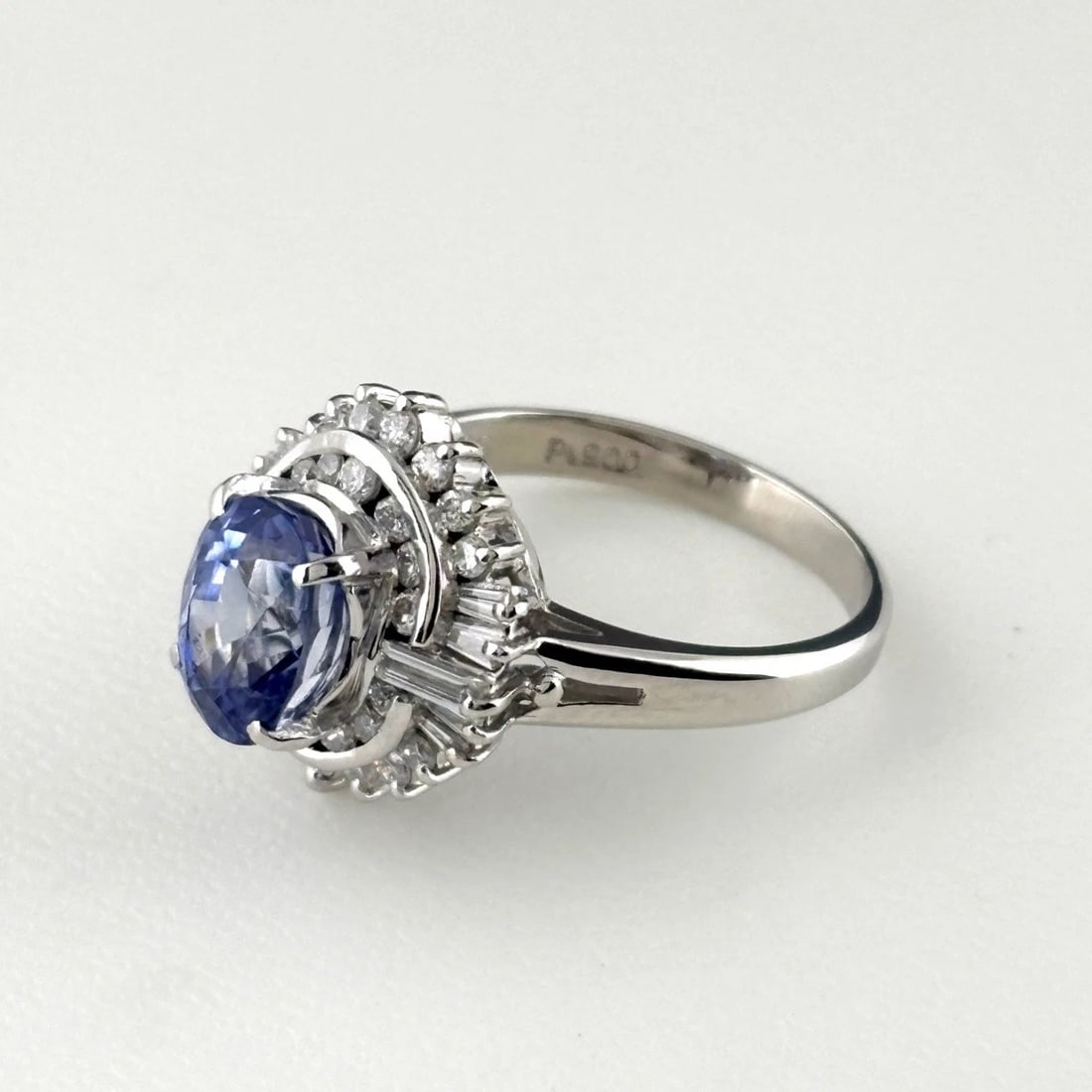 SAPPHIRE DESIGN RING PLATINUM MELEE DIAMOND RING: Sapphire Design Ring Platinum Melee Diamond Ring Brand: Unbranded Type/Style: Ring Material: Pt900, Main Stone Sapphire /Secondary Stone:Natural Color: None Size: US6.5 Accessories: None Accessories