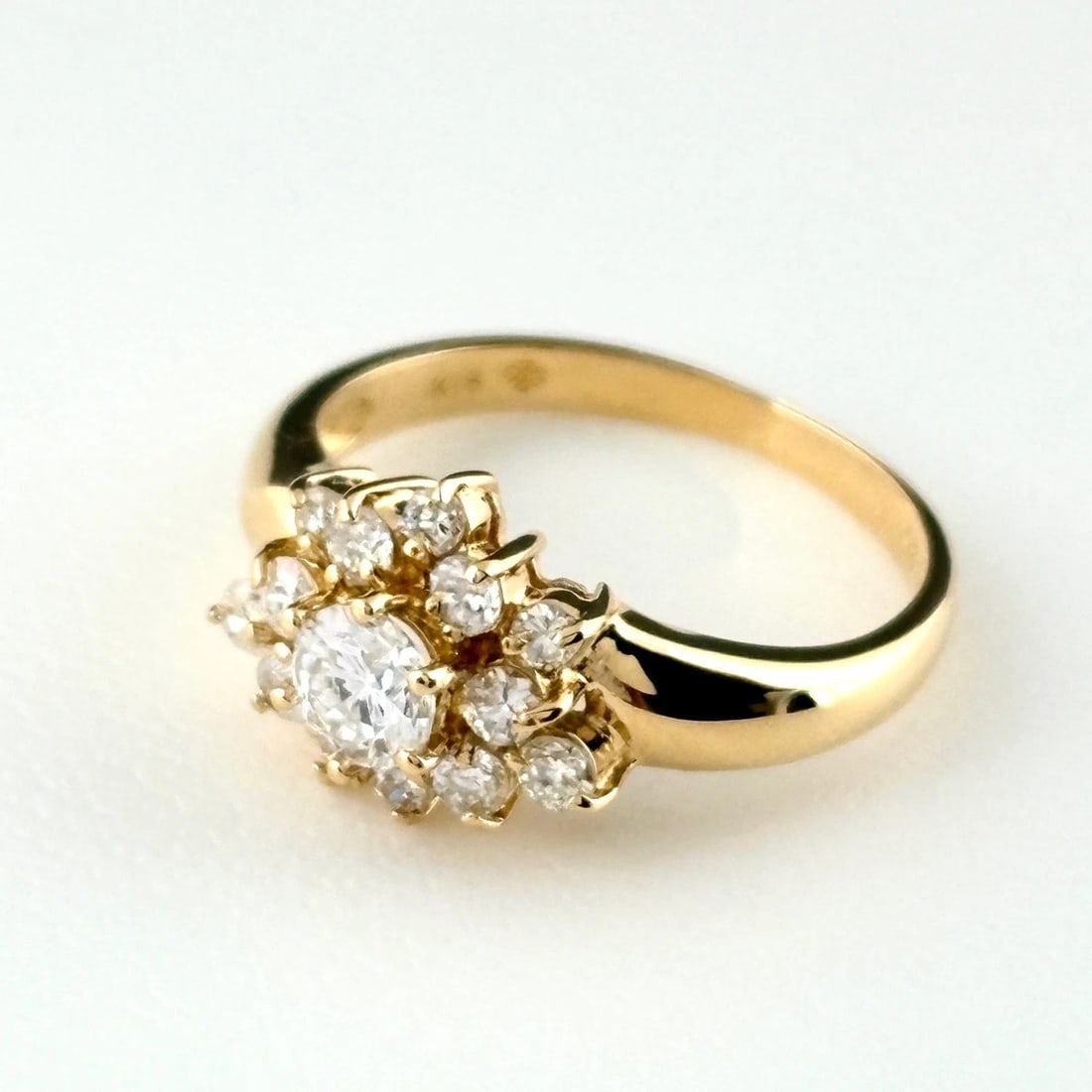 MELEE DIAMOND DESIGN RING YG RING 18K DIAMOND: Melee Diamond Design Ring Yg Ring 18K Diamond Brand: Unbranded Type/Style: Ring Material: 18K YG, Main Stone Natural Color: YG Size: US4.5 to 5 Accessories: None Accessories Notice: When purchasing