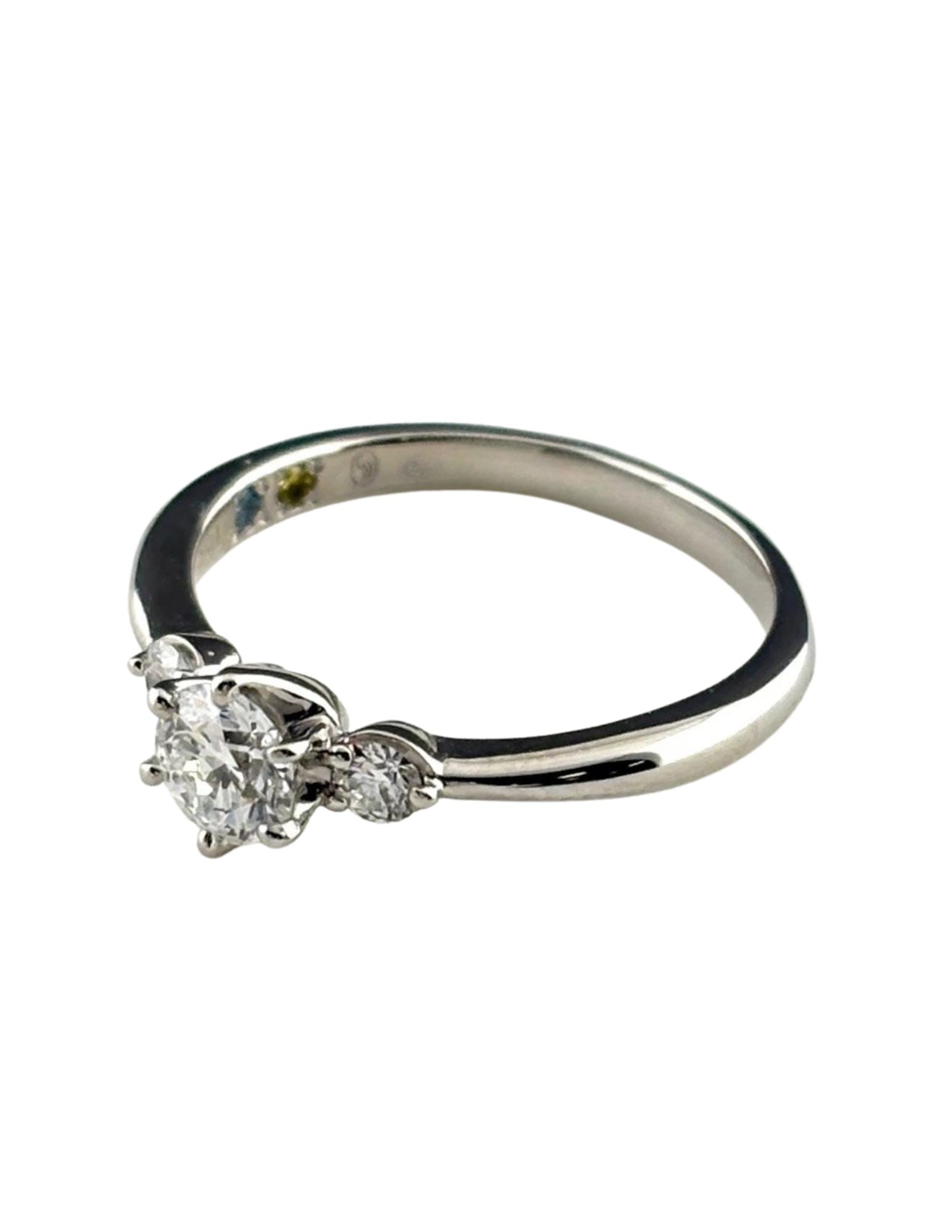 DIAMOND DESIGN RING PLATINUM MELEE DIAMOND RING: Diamond Design Ring Platinum Melee Diamond Ring Brand: Unbranded Type/Style: Ring Material: Pt950, Main Stone Natural Color: None Size: US3.5 to 4 Accessories: None Accessories Notice: Whe