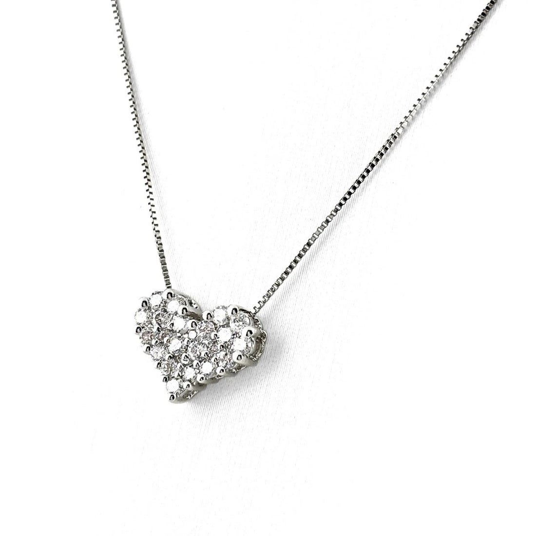 HEART MOTIF DESIGN NECKLACE WG PENDANT MELEE DIAMOND: Heart Motif Design Necklace Wg Pendant Melee Diamond Brand: Unbranded Type/Style: Necklace Material: 18K WG, Main Stone Natural Color: WG Size: 9.9x11.7mm(0.4") Accessories: None Accessories Notice: