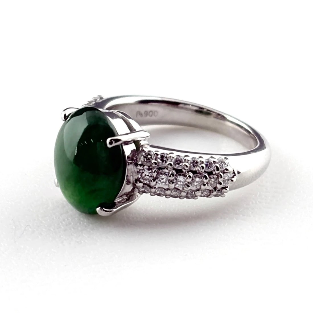 JADE DESIGN RING PLATINUM MELEE DIAMOND RING PT900: Jade Design Ring Platinum Melee Diamond Ring Pt900 Brand: Unbranded Type/Style: Ring Material: Pt900, Main Stone Jade /Secondary Stone:Natural Color: None Size: US4.5 to 5 Accessories: None