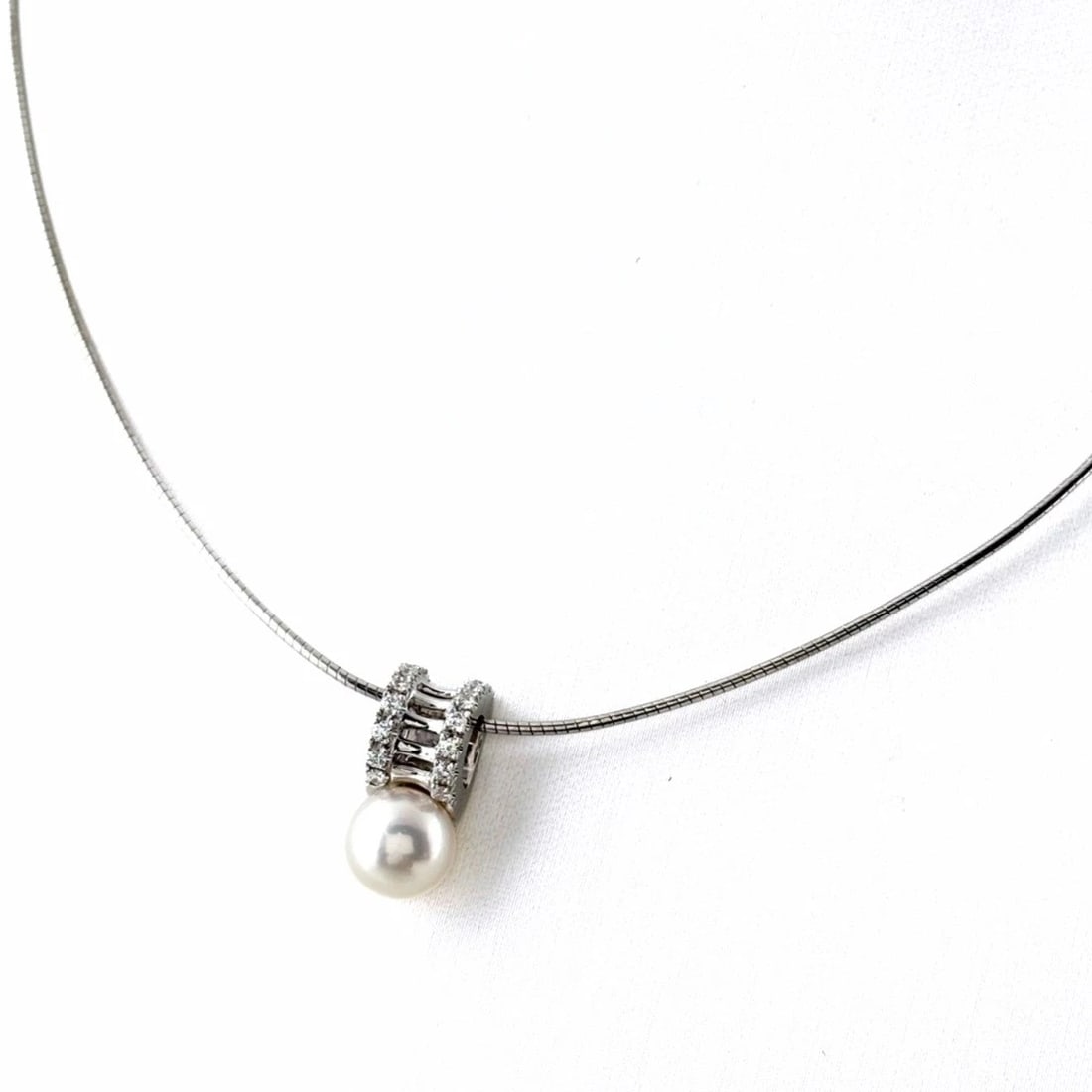 MIKIMOTO PEARL NECKLACE PENDANT MELEE DIAMOND NECKLACE: Mikimoto Pearl Necklace Pendant Melee Diamond Necklace Brand: MIKIMOTO Type/Style: Necklace Material: 18K, Main Stone Pearl /Secondary Stone:Natural Color: None Size: 15.9x7.3mm(0.6") Accessories: