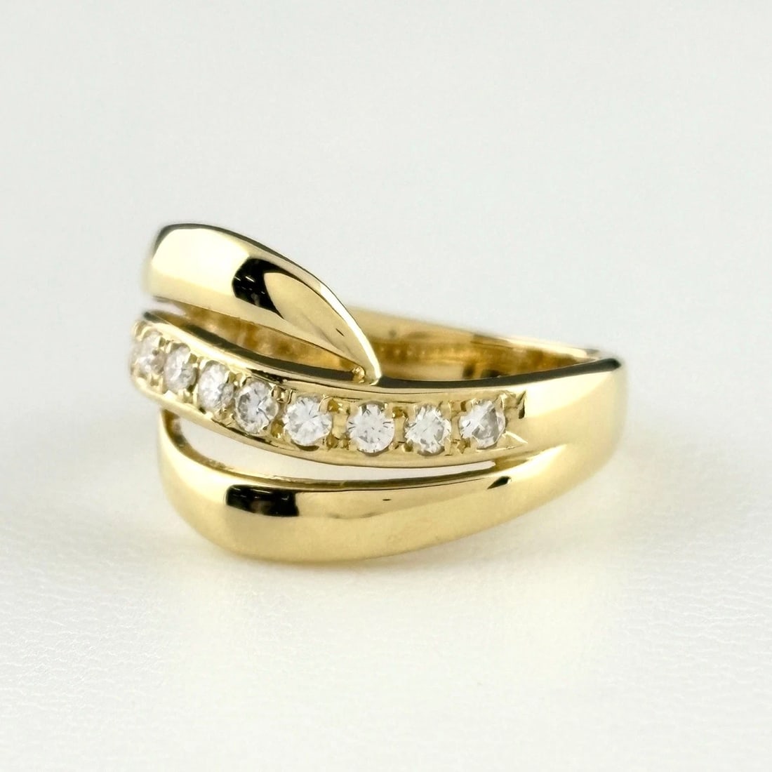 TASAKI MELEE DIAMOND RING YG RING 18K DIAMOND: Tasaki Melee Diamond Ring Yg Ring 18K Diamond Brand: TASAKI Type/Style: Ring Material: 18K YG, Main Stone Natural Color: YG Size: US6.5 to 7 Accessories: None Accessories Notice: When purchasing
