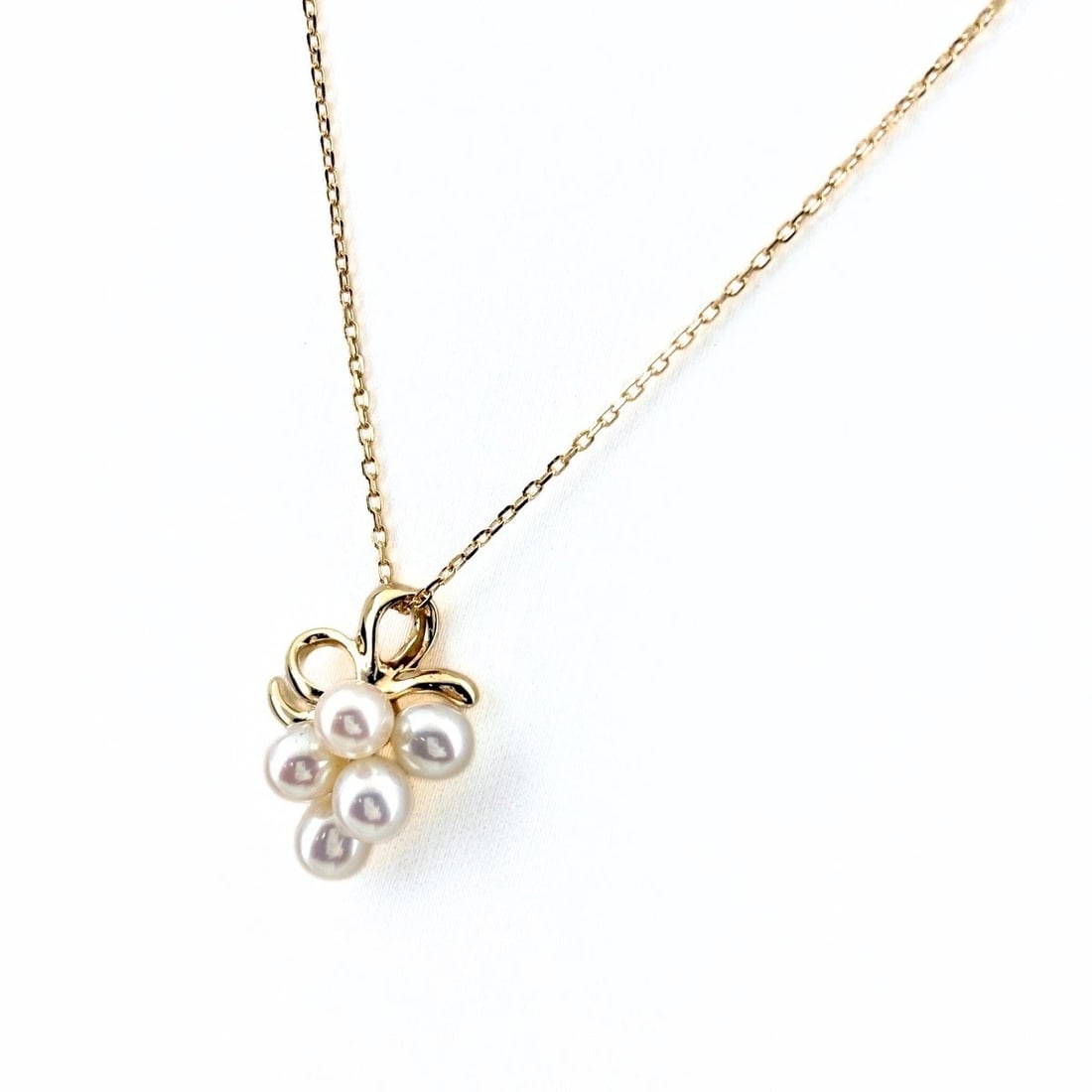 MIKIMOTO PEARL YG PENDANT PEARL NECKLACE 18K: Mikimoto Pearl Yg Pendant Pearl Necklace 18K Brand: MIKIMOTO Type/Style: Necklace Material: 18K YG, Main Stone Pearl /Secondary Stone:Natural Color: YG Size: 16.8x13.6mm(0.7") Accessories: None
