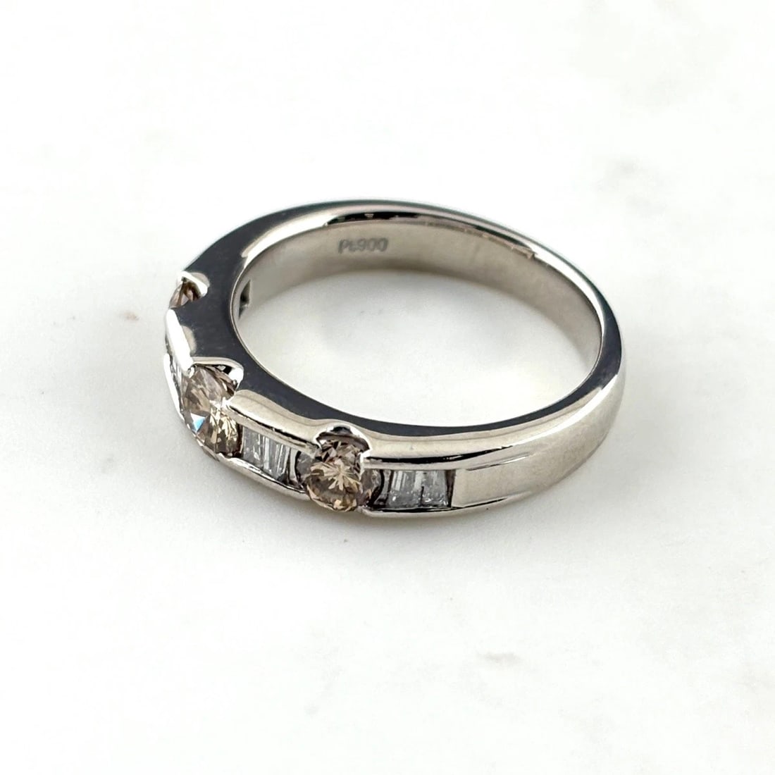 MELEE DIAMOND PLATINUM RING PT900 DIAMOND: Melee Diamond Platinum Ring Pt900 Diamond Brand: Unbranded Type/Style: Ring Material: Pt900, Main Stone Natural Color: None Size: US6 Accessories: None Accessories Notice: When purchasing pre-owned