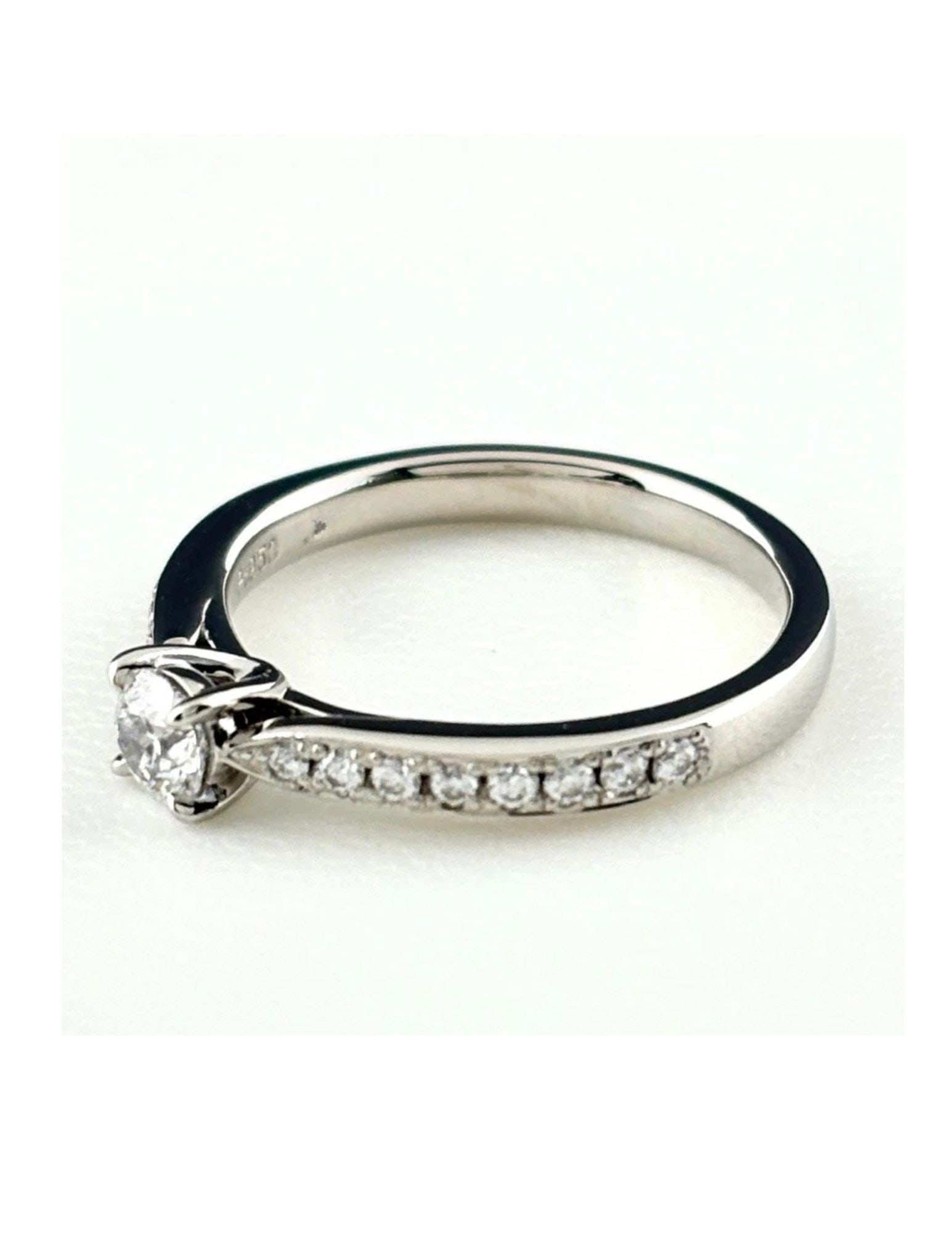 LAZARE DIAMOND RING PLATINUM MELEE RING: Lazare Diamond Ring Platinum Melee Ring Brand: LAZARE Type/Style: Ring Material: Pt950, Main Stone Natural Color: None Size: US4.5 to 5 Accessories: None Accessories Notice: When purchasing pre-owned