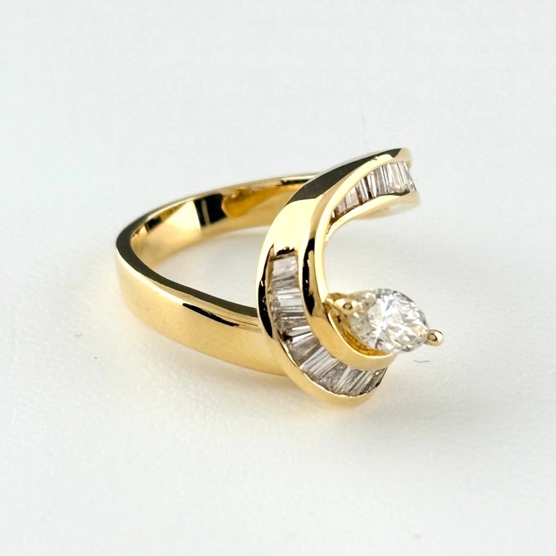 DIAMOND DESIGN RING YG RING MELEE DIAMOND RING 18K: Diamond Design Ring Yg Ring Melee Diamond Ring 18K Brand: Unbranded Type/Style: Ring Material: 18K YG, Main Stone Natural Color: YG Size: US6.5 to 7 Accessories: None Accessories Notice: When