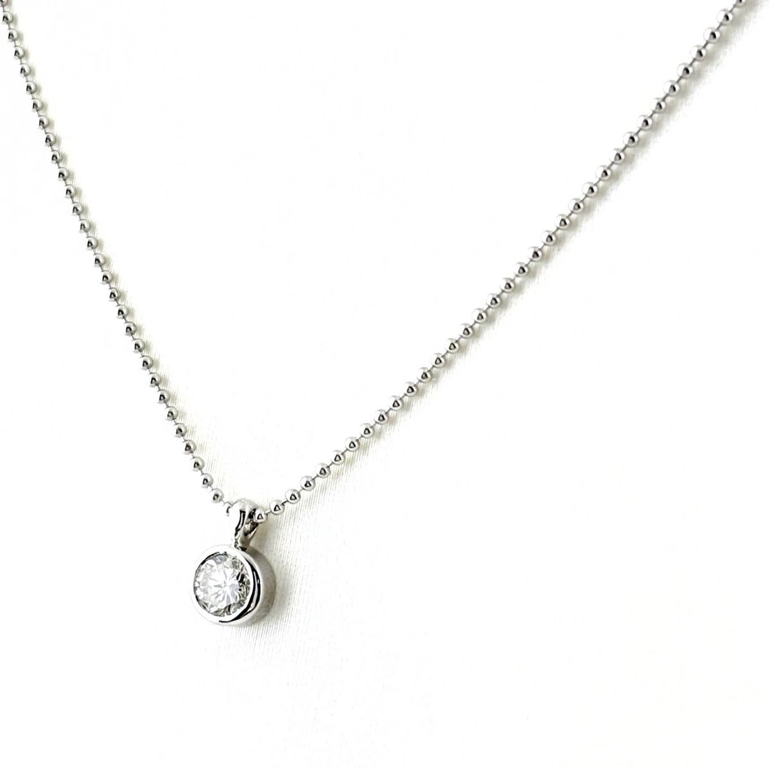 DIAMOND PLATINUM PENDANT NECKLACE DIAMOND: Diamond Platinum Pendant Necklace Diamond Brand: Unbranded Type/Style: Necklace Material: Pt850, Main Stone Natural Color: None Size: 8.4x5.4mm(0.3") Accessories: None Accessories Notice: When