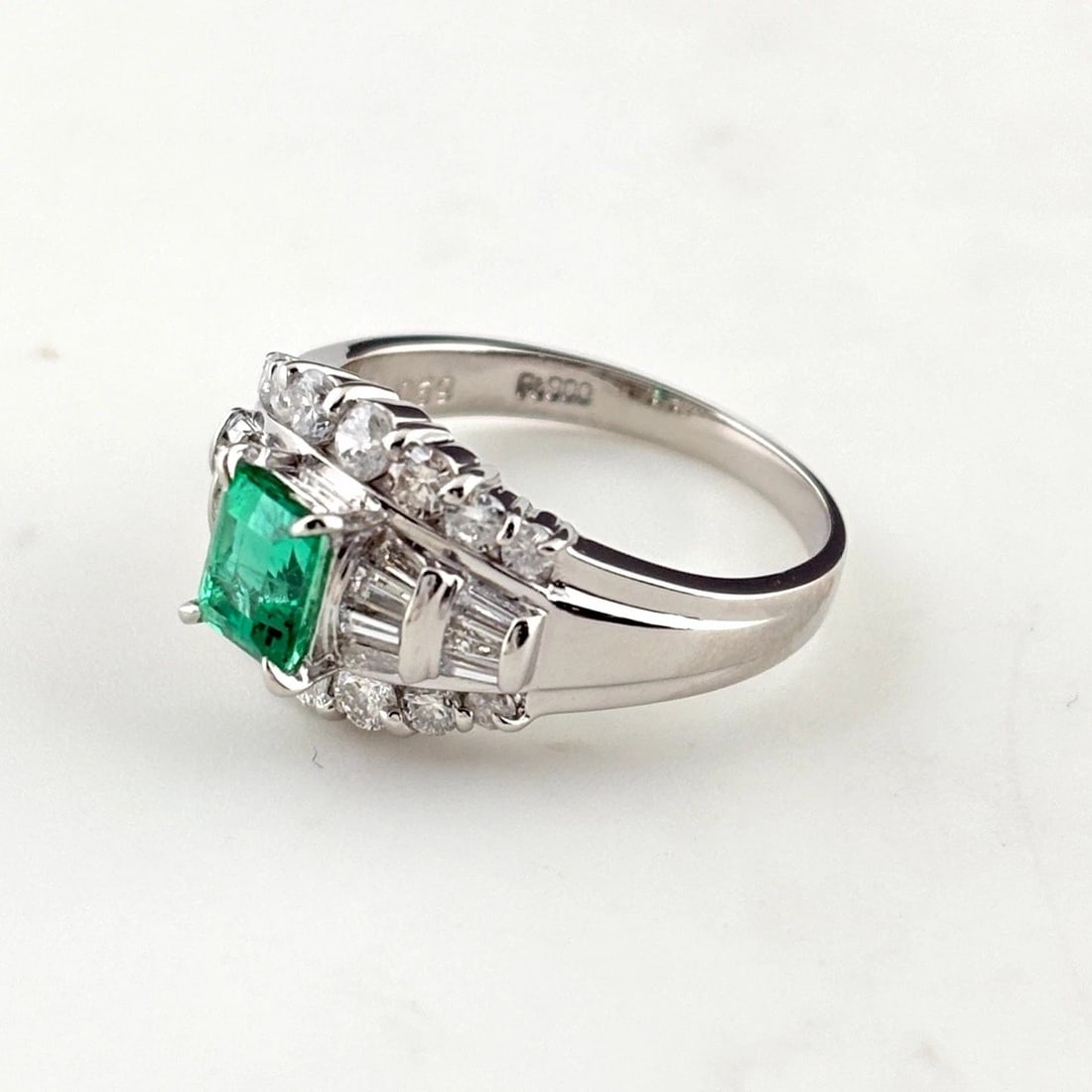 EMERALD DESIGN RING PLATINUM MELEE DIAMOND RING: Emerald Design Ring Platinum Melee Diamond Ring Brand: Unbranded Type/Style: Ring Material: Pt900, Main Stone Emerald /Secondary Stone:Natural Color: None Size: US6 Accessories: None Accessories