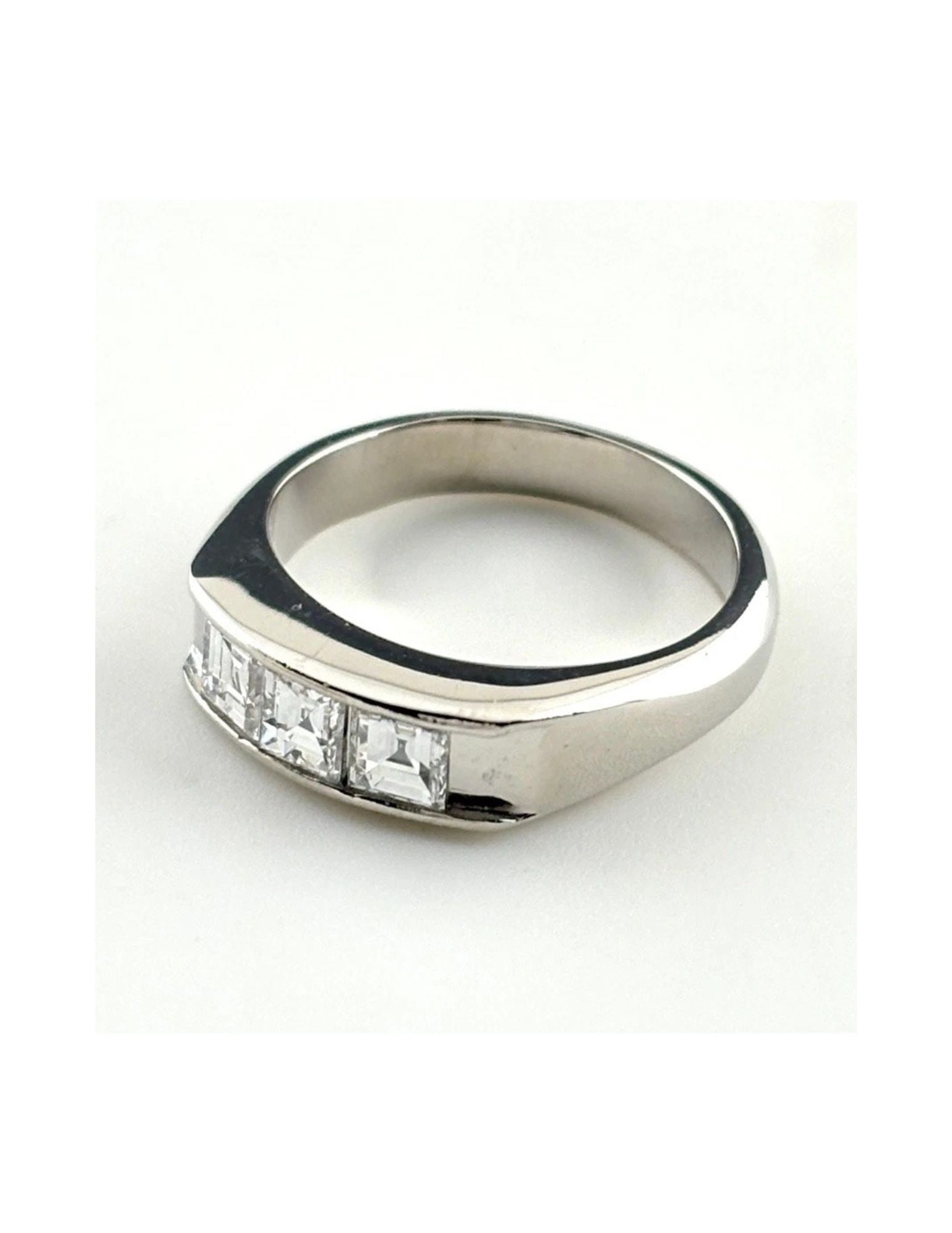 MELEE DIAMOND DESIGN RING PLATINUM RING PT900 DIAMOND: Melee Diamond Design Ring Platinum Ring Pt900 Diamond Brand: Unbranded Type/Style: Ring Material: Pt900, Main Stone Natural Color: None Size: US4.5 to 5 Accessories: None Accessories Notice: When