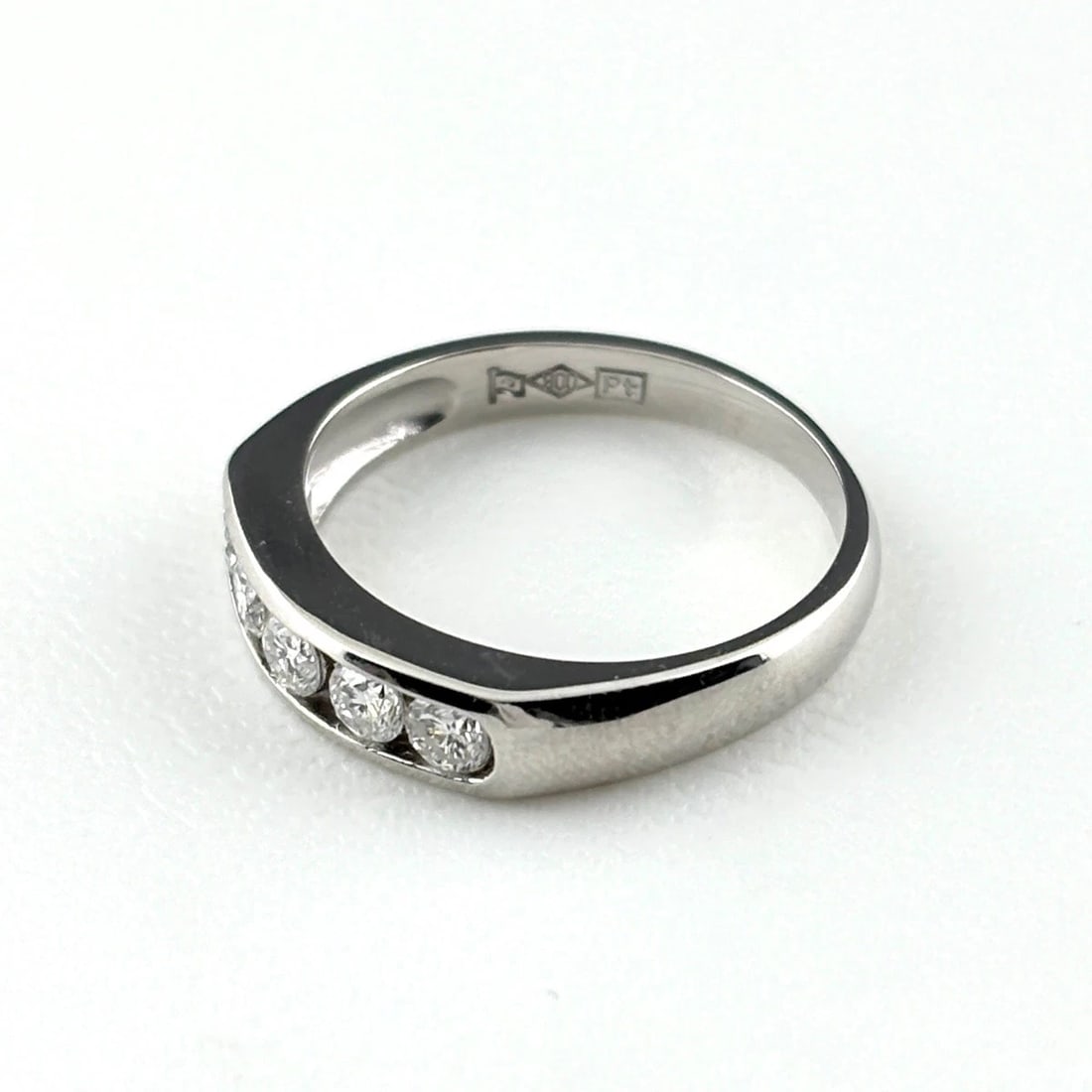 MELEE DIAMOND DESIGN RING PLATINUM RING PT900 DIAMOND: Melee Diamond Design Ring Platinum Ring Pt900 Diamond Brand: Unbranded Type/Style: Ring Material: Pt900, Main Stone Natural Color: None Size: US4.5 to 5 Accessories: None Accessories Notice: When