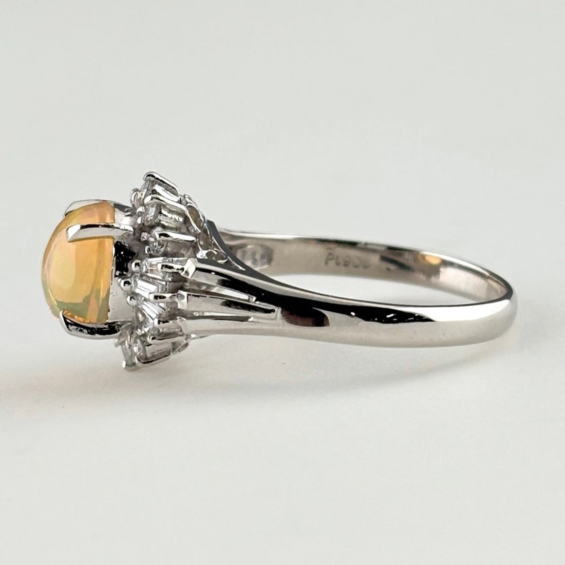 FIRE OPAL DESIGN RING PLATINUM MELEE DIAMOND RING: Fire Opal Design Ring Platinum Melee Diamond Ring Brand: Unbranded Type/Style: Ring Material: Pt900, Main Stone Opal /Secondary Stone:Natural Color: None Size: US6.5 to 7 Accessories: None