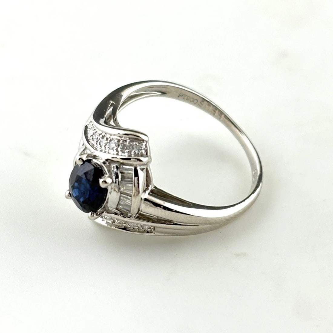 SAPPHIRE PLATINUM MELEE DIAMOND RING: Sapphire Platinum Melee Diamond Ring Brand: Unbranded Type/Style: Ring Material: Pt900, Main Stone Sapphire /Secondary Stone:Natural Color: None Size: US7 to 7.5 Accessories: None Accessor