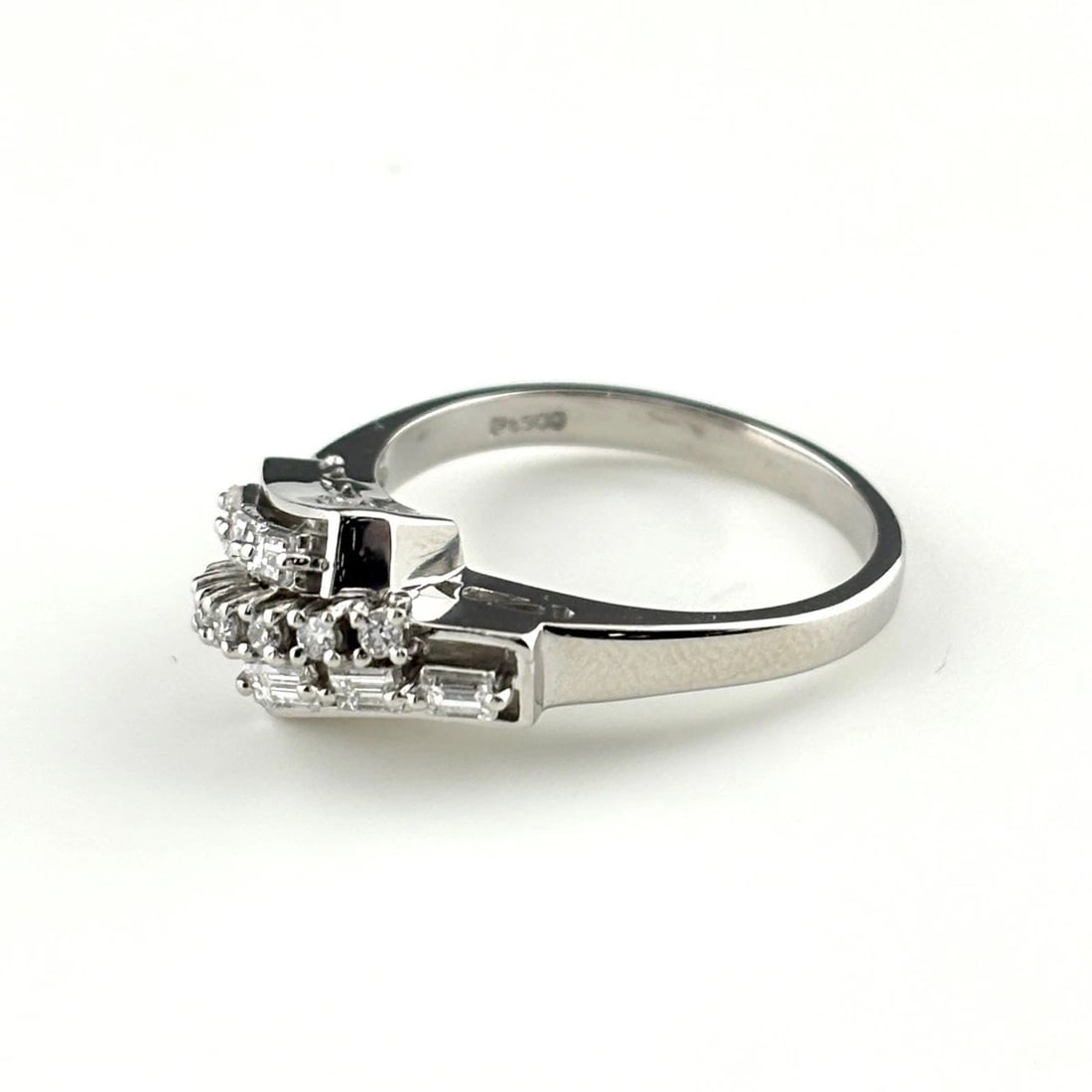 MELEE DIAMOND DESIGN RING PLATINUM RING PT900 DIAMOND: Melee Diamond Design Ring Platinum Ring Pt900 Diamond Brand: Unbranded Type/Style: Ring Material: Pt900, Main Stone Natural Color: None Size: US7.5 to 8 Accessories: None Accessories Notice: When