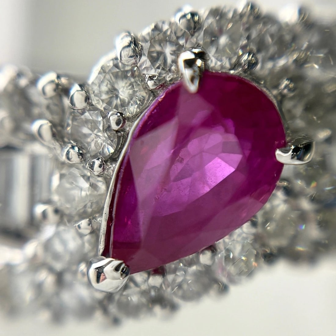 RUBY DESIGN RING PLATINUM MELEE DIAMOND RING - 2