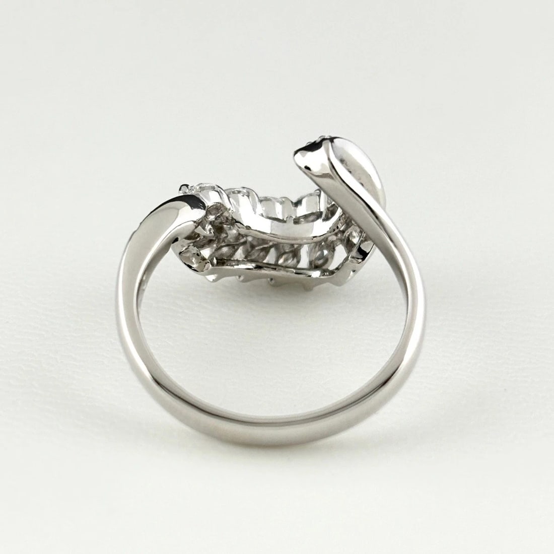 MELEE DIAMOND DESIGN RING PLATINUM RING - 3