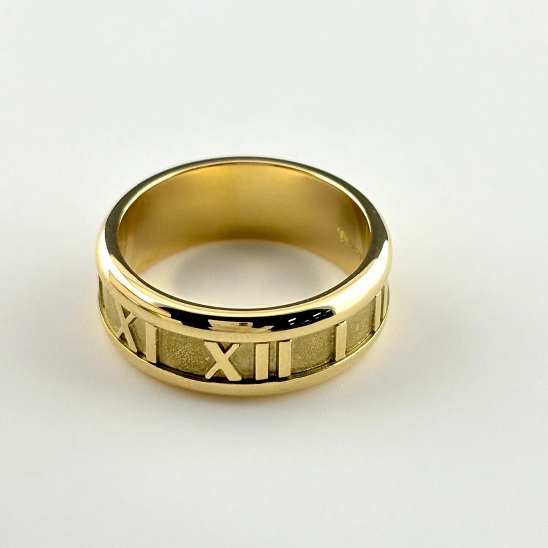TIFFANY&CO. ATLAS RING YG RING 750: Tiffany&Co. Atlas Ring Yg Ring 750 Brand: TIFFANY&Co. Type/Style: Ring Material: 750YG, Main Stone None Color: YG Size: US7 to 7.5 Accessories: None Accessories Notice: When purchasing pre