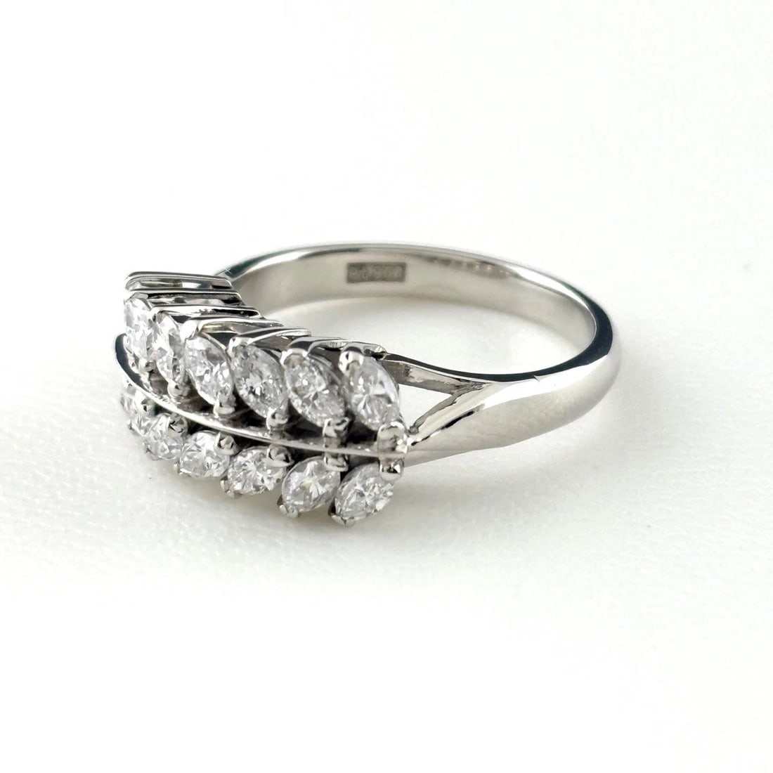 MELEE DIAMOND PLATINUM RING PT900 DIAMOND: Melee Diamond Platinum Ring Pt900 Diamond Brand: Unbranded Type/Style: Ring Material: Pt900, Main Stone Natural Color: None Size: US5 Accessories: None Accessories Notice: When purchasing pre-owned