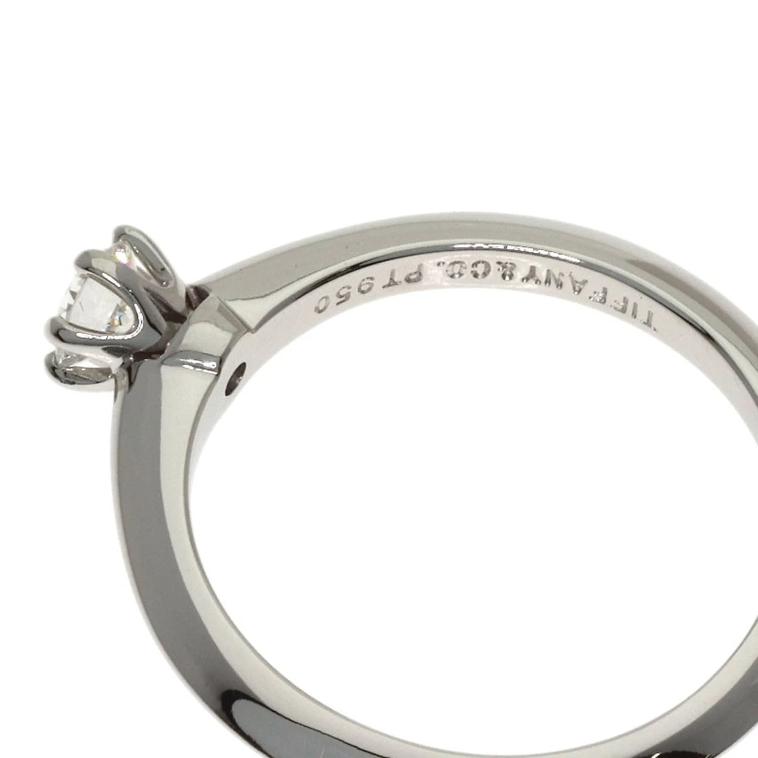 TIFFANY&CO. SOLITAIRE DIAMOND RING PLATINUM PT950: TIFFANY&Co. Solitaire Diamond Ring Platinum PT950 Brand: TIFFANY&Co. Type/Style: Ring Material: Platinum PT950, Main Stone Natural Color: Silver Size: 4.5(US) Accessories: None Accessories