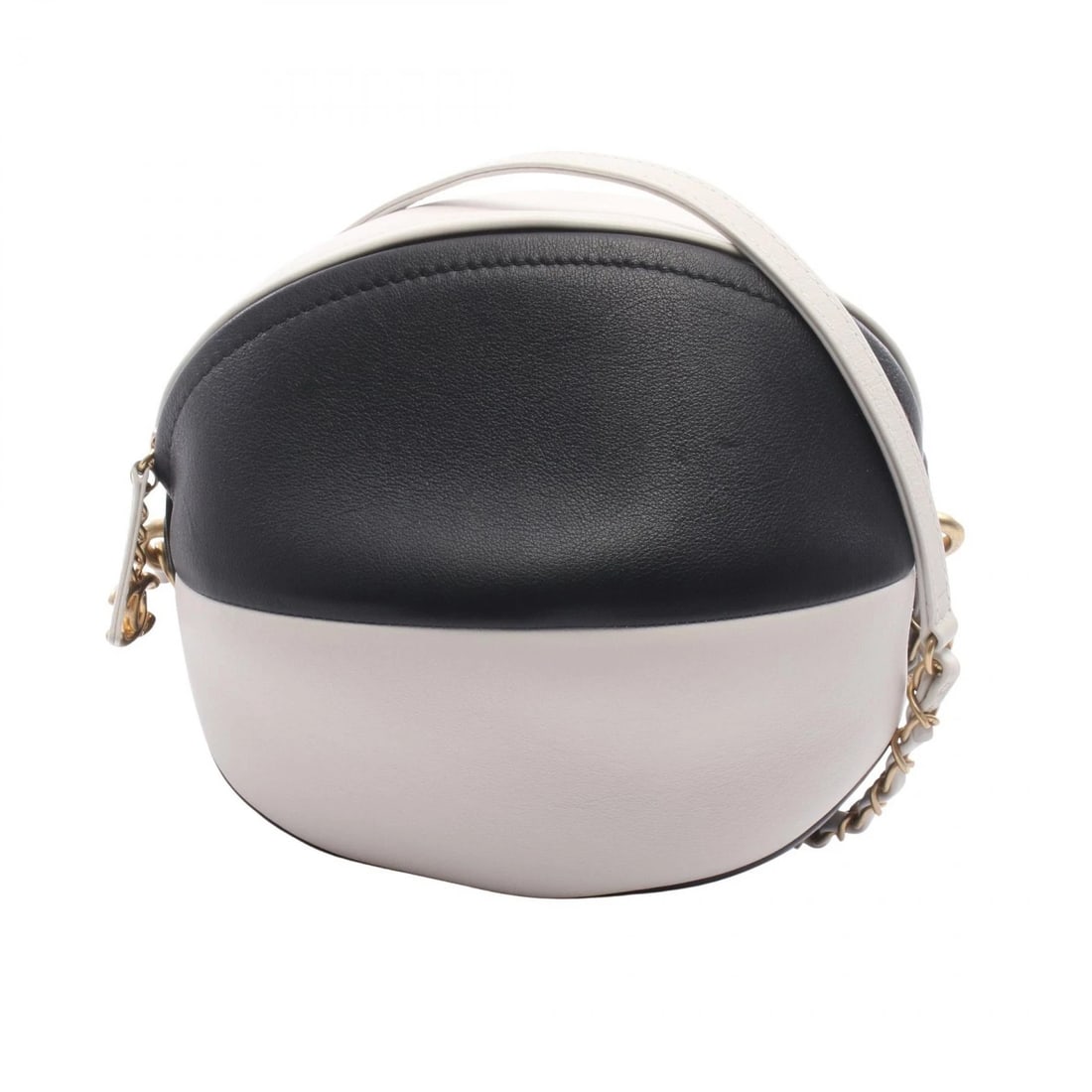 CHANEL BEACH BALL SHOULDER BAG LEATHER BLACK WHITE: CHANEL Beach ball Shoulder Bag leather Black White Brand: CHANEL Type/Style: Shoulder Bag Material: leather Color: Black?ish colors ? White?ish colors Size: (H:8.3inch x W:7.9inch x D:7.1inch) Acc