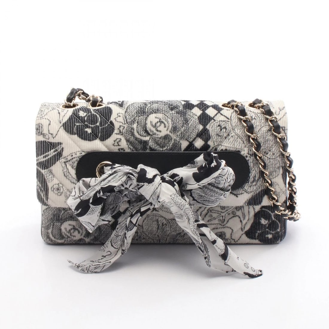 CHANEL CHEVRON V STITCH CHAIN SHOULDER BAG LEATHER: CHANEL Chevron V Stitch Chain Shoulder Bag leather Brand: CHANEL Type/Style: Shoulder Bag Material: leather ? Corduroy Color: White?ish colors ? Black?ish colors Size: (H:5.9inch x W:10.2inch x D:2.4i