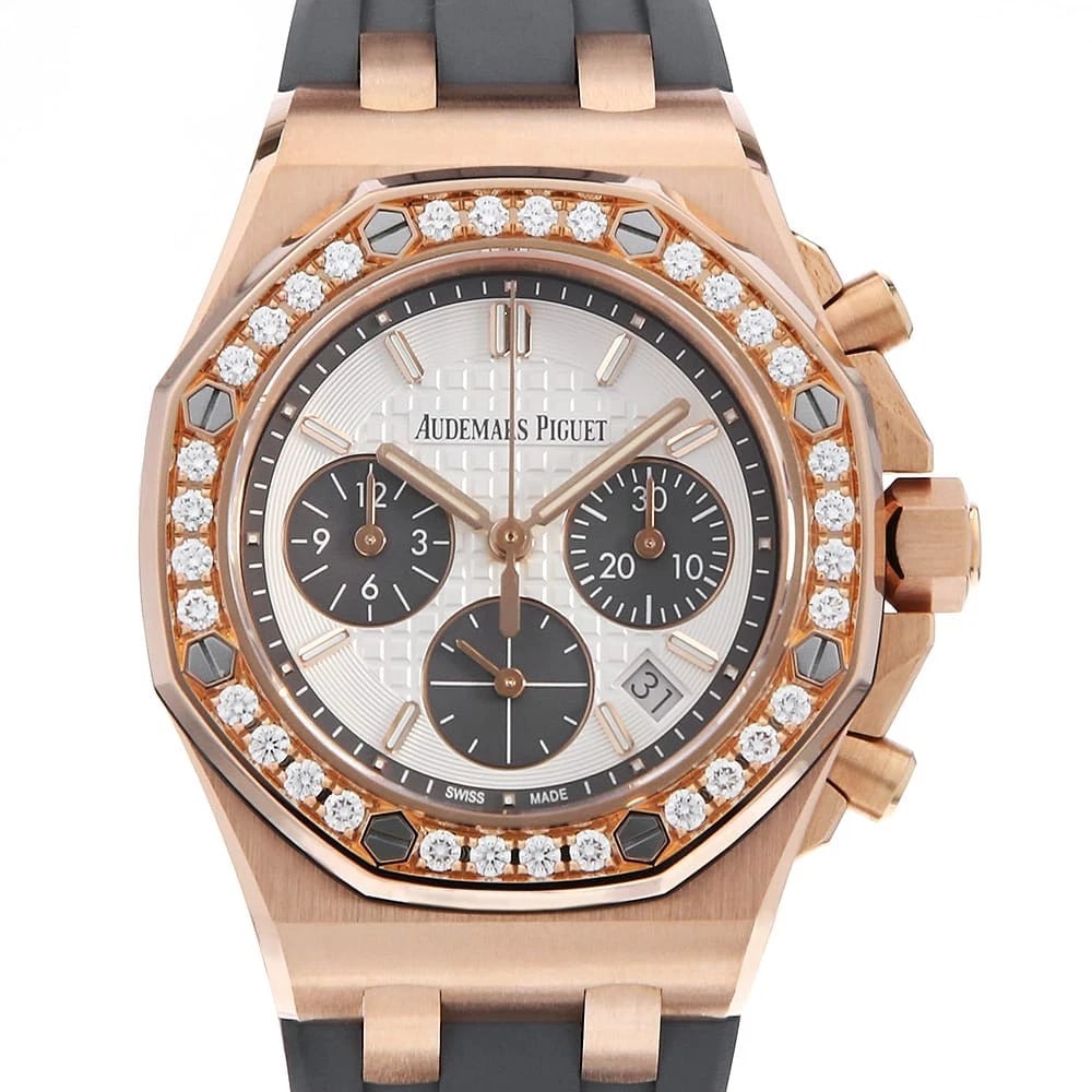 AUDEMARS PIGUET ROYAL OAK CHRONOGRAPH WATCH: AUDEMARS PIGUET Royal Oak Chronograph Watch Brand: AUDEMARS PIGUET Type/Style: Wrist watch Material: Band Material rubber, Case Material Pink Gold Color: Dial Color Silver Size: Case:W37mm