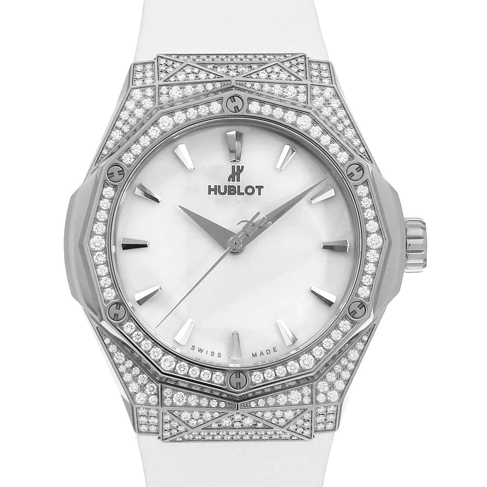 HUBLOT CLASSIC FUSION TITANIUM WHITE WATCH: HUBLOT Classic Fusion Titanium White Watch Brand: HUBLOT Type/Style: Wrist watch Material: Band Material rubber, Case Material Titanium Color: Dial Color White Size: Case:W40mm Accessories: None