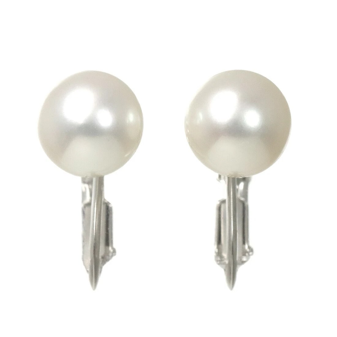 TASAKI AKOYA PEARL EARRINGS CLIP ON: TASAKI Akoya Pearl Earrings Clip on Brand: TASAKI Type/Style: Earrings Material: 750 White Gold, Color: White Gold Size: W 8.3 x H 15.6mm Accessories: None Accessories Notice: When purchasing